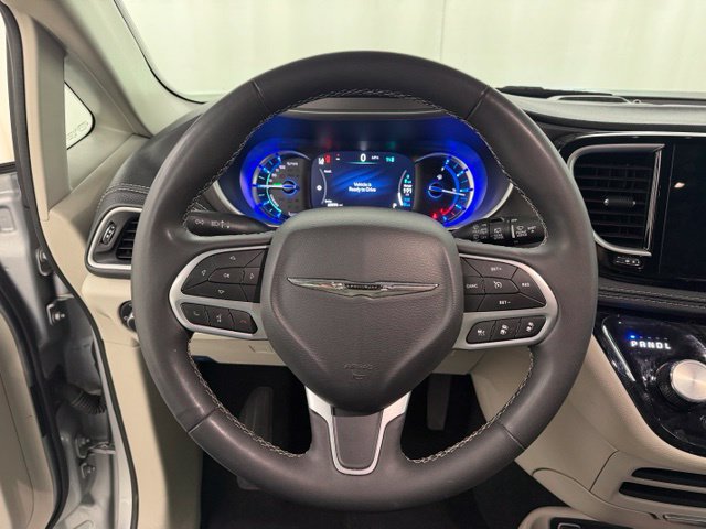 Used 2024 Chrysler Pacifica Limited FWD image 19