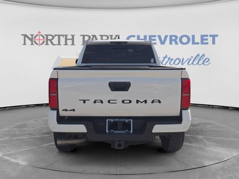 Used 2025 Toyota Tacoma TRD Off-Road w/ TRD Off Road Upgrade Package AWD/4WD image 4
