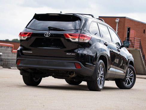 Used 2019 Toyota Highlander XLE AWD/4WD image 6