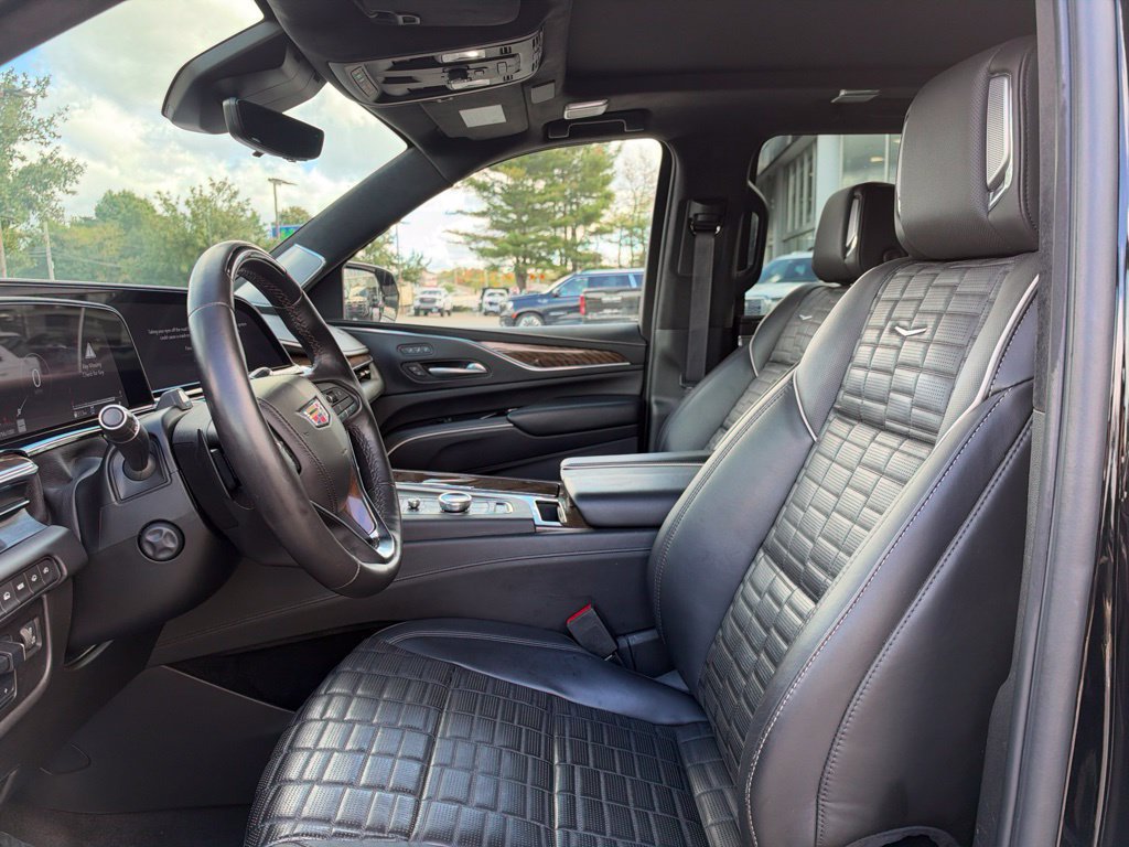 Used 2023 Cadillac Escalade ESV Sport Platinum w/ LPO, ONYX Package AWD/4WD image 16
