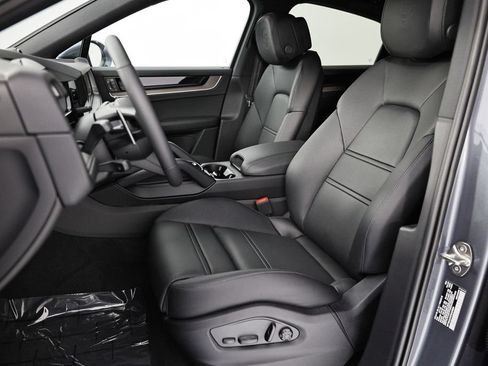 New 2026 Porsche Cayenne Coupe AWD/4WD image 5