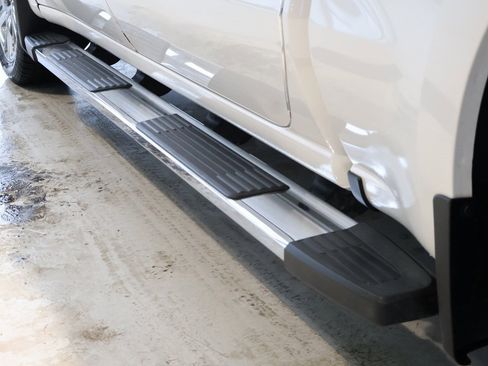 Used 2019 Chevrolet Silverado 1500 High Country w/ High Country Premium Package image 9