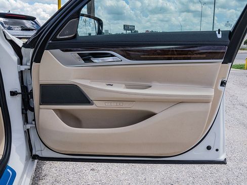 Used 2019 BMW 740i RWD image 12