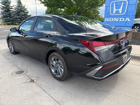 Used 2024 Hyundai Elantra SEL FWD image 8