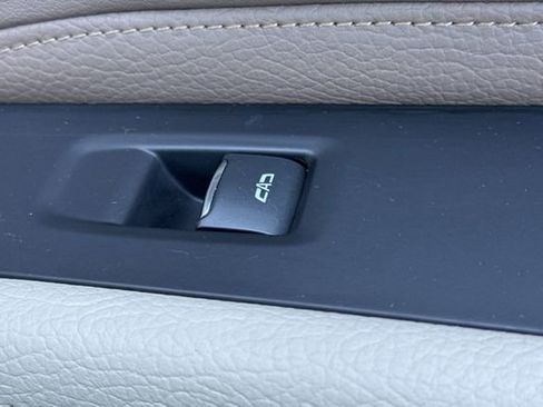 Used 2021 GMC Yukon Denali w/ Denali Ultimate Package AWD/4WD image 23