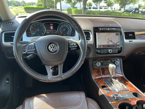 Used 2012 Volkswagen Touareg Sport AWD/4WD image 30