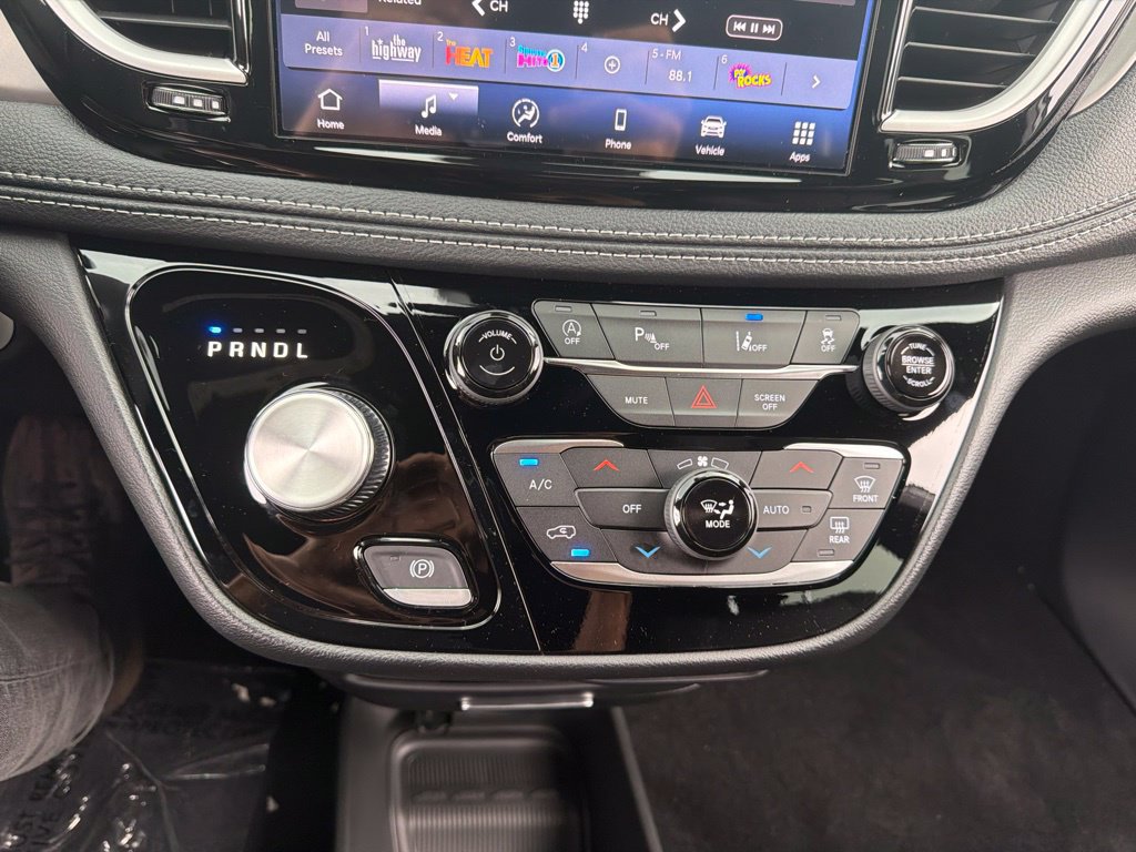 New 2027 Chrysler Pacifica Select AWD/4WD image 26