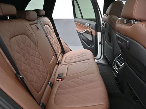 Used 2023 BMW X5 xDrive40i w/ Premium Package AWD/4WD image 22