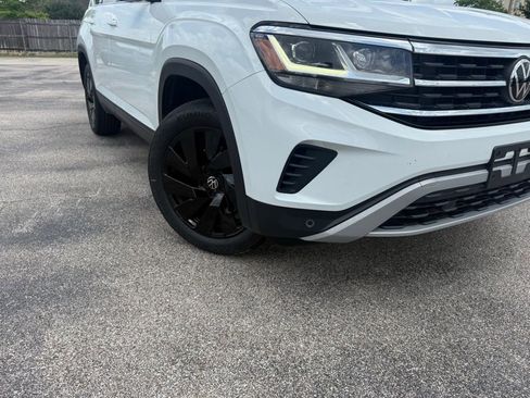 Used 2022 Volkswagen Atlas SE w/ Panoramic Sunroof Package FWD image 2