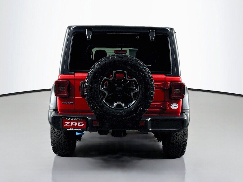 Used 2023 Jeep Wrangler Unlimited Rubicon 4xe w/ Safety Group AWD/4WD image 4