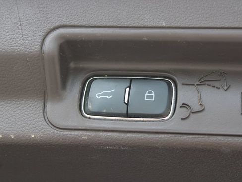 Used 2022 Ford Explorer King Ranch w/ Premium Technology Package RWD image 16