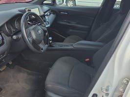 Used 2018 Toyota C-HR XLE FWD image 5