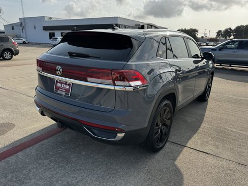 Used 2024 Volkswagen Atlas Cross Sport SE w/ Black Wheel Package FWD image 8