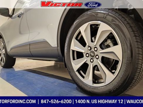 Used 2023 Ford Escape Platinum w/ Premium Technology Package AWD/4WD image 16