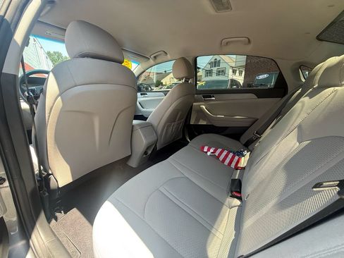 Used 2018 Hyundai Sonata SE FWD image 12