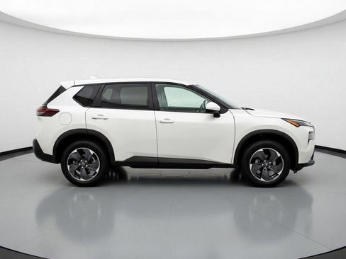 Used 2025 Nissan Rogue SV image 11