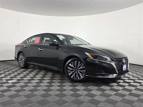 Used 2023 Nissan Altima 2.5 SV image 1