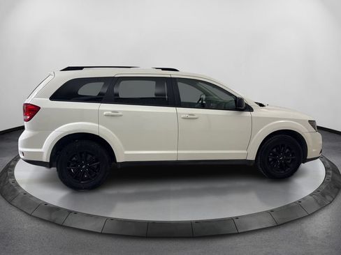 Used 2019 Dodge Journey SE w/ Connectivity Group FWD image 4
