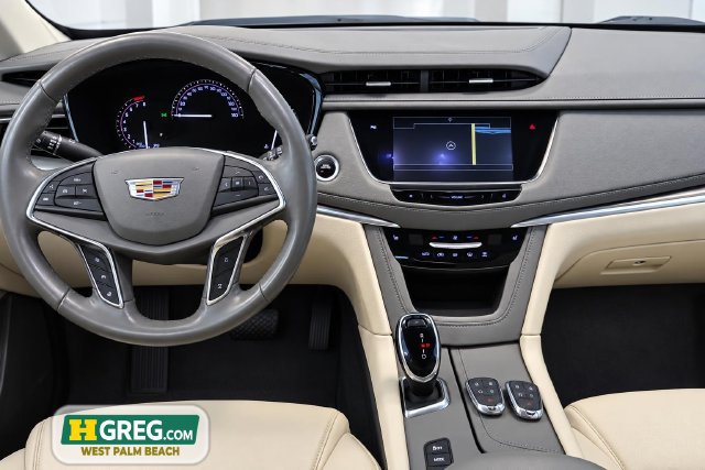 Used 2018 Cadillac XT5 Luxury w/ Driver Awareness Package AWD/4WD image 12