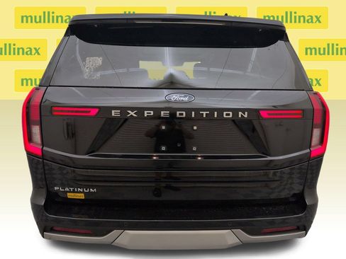 Used 2025 Ford Expedition Platinum w/ Platinum Ultimate Package AWD/4WD image 30