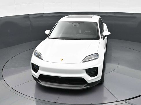 Certified 2025 Porsche Macan Electric RWD image 36