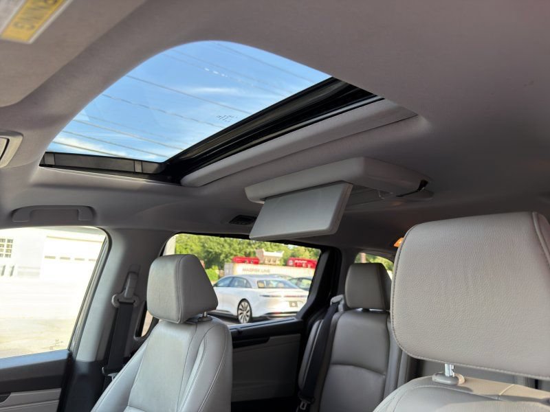 Used 2020 Honda Odyssey EX-L w/ RES & Navigation image 19