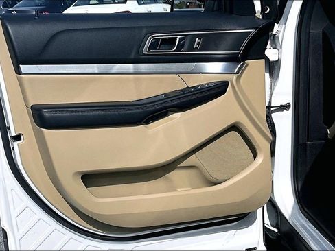 Used 2017 Ford Explorer XLT w/ Equipment Group 202A image 17