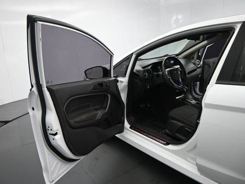 Certified 2019 Ford Fiesta ST-Line image 9