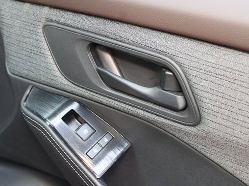 Used 2021 Nissan Rogue S image 9