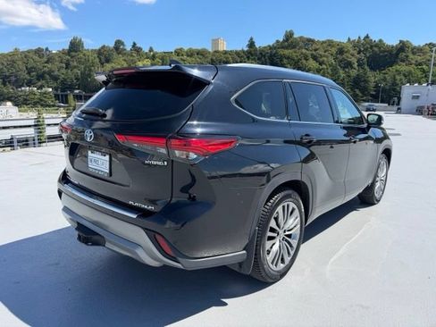 Used 2021 Toyota Highlander Platinum AWD/4WD image 3