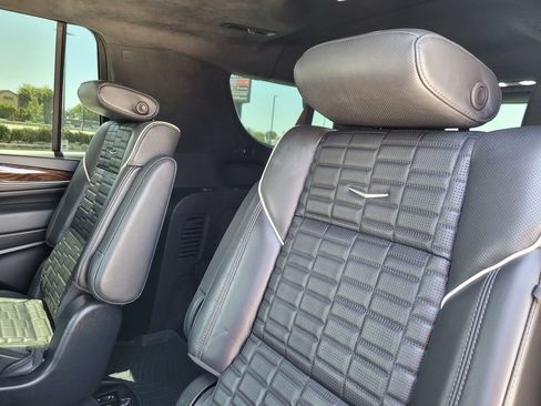 Used 2022 Cadillac Escalade ESV Sport Platinum w/ LPO, ONYX Package AWD/4WD image 12