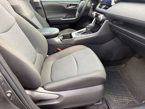 Used 2024 Toyota RAV4 XLE w/ Convenience Package FWD image 11
