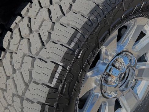 Certified 2022 Ford F350 Platinum w/ FX4 Off-Road Package AWD/4WD image 12