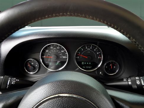 Used 2016 Jeep Wrangler Unlimited Sahara w/ Connectivity Group image 17