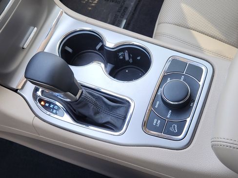 Used 2018 Jeep Grand Cherokee Limited w/ Luxury Group II image 20