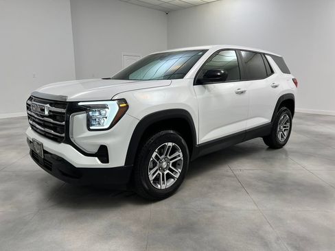 Used 2025 GMC Terrain Elevation image 3