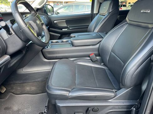 Used 2025 Ford Expedition Platinum AWD/4WD image 13
