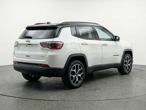 Used 2025 Jeep Compass Limited AWD/4WD image 9
