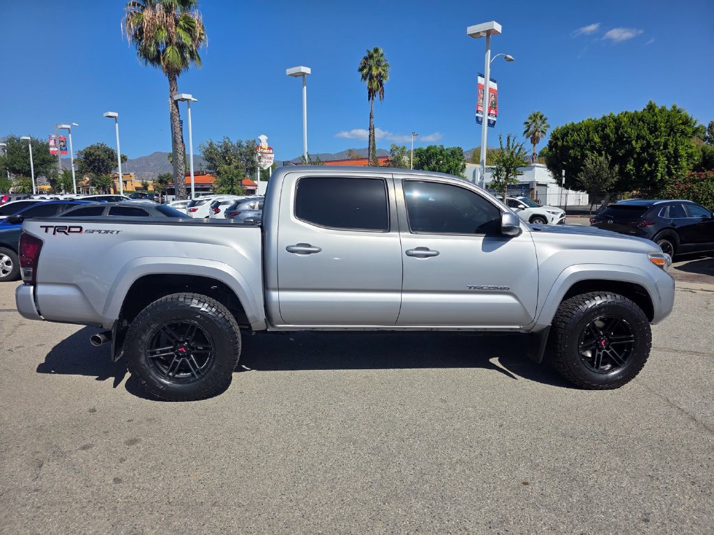 Used 2017 Toyota Tacoma TRD Sport w/ Tow Package RWD image 4