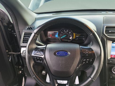 Used 2018 Ford Explorer XLT image 23