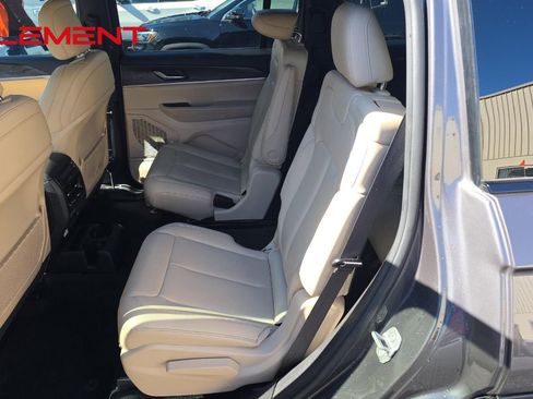 Used 2025 Jeep Grand Cherokee L Limited image 16