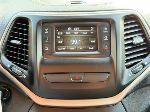 Used 2017 Jeep Cherokee Latitude w/ True North Edition image 60