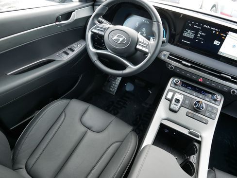 Certified 2025 Hyundai Palisade SEL image 9