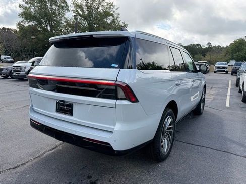 New 2025 Lincoln Navigator Reserve image 16