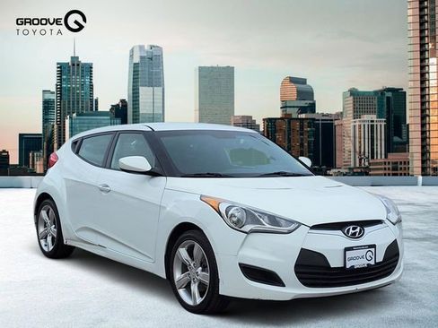 Used 2015 Hyundai Veloster image 8