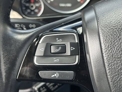 Used 2013 Volkswagen Touareg Sport AWD/4WD image 23