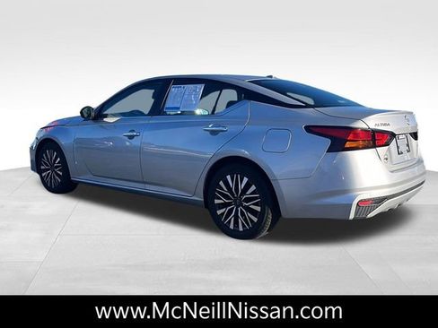 Used 2024 Nissan Altima 2.5 SV image 6