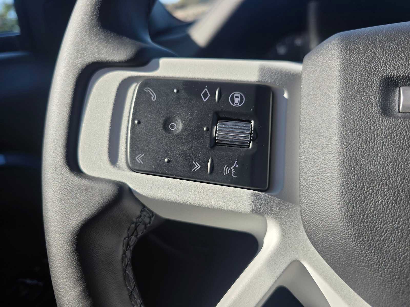 New 2026 Land Rover Defender 110 S AWD/4WD image 32