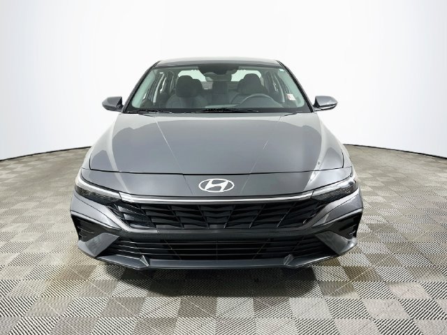 Used 2025 Hyundai Elantra SE w/ Cargo Package FWD image 8