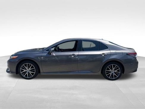 Used 2023 Toyota Camry XLE FWD image 3